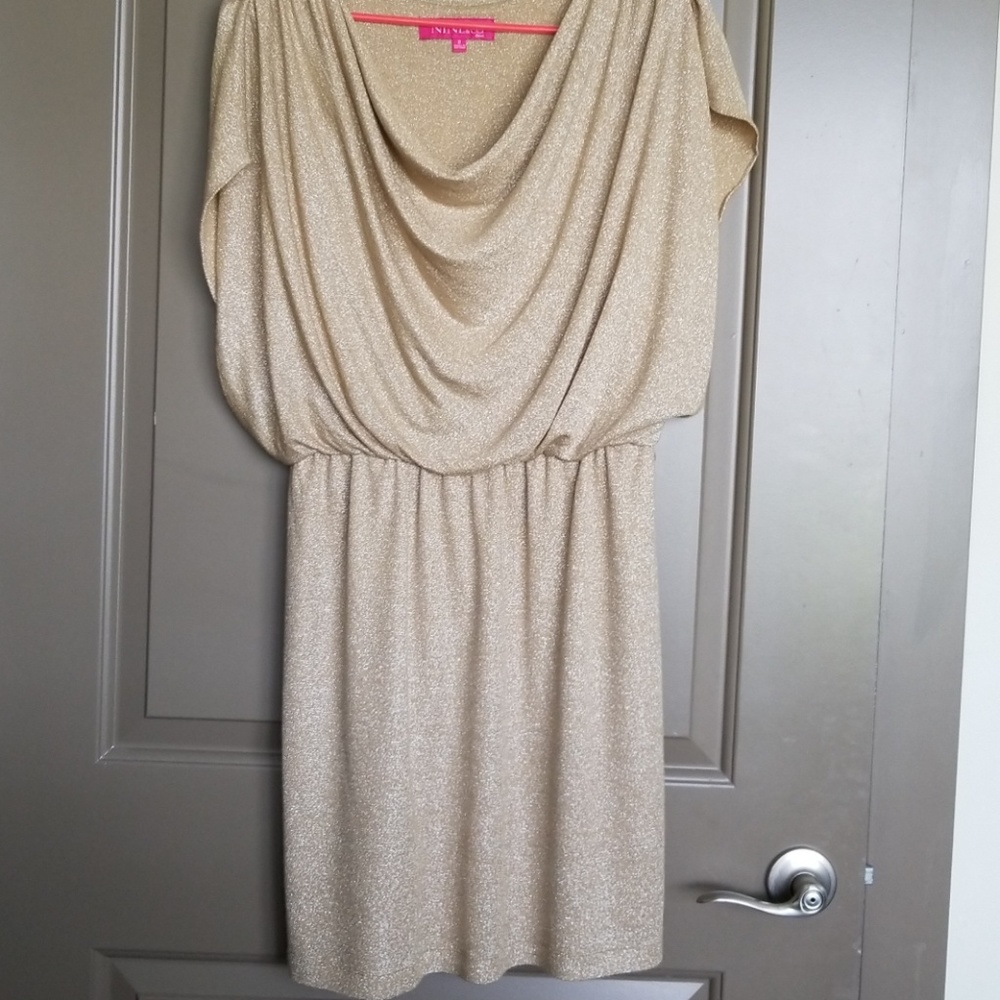 Gold Drees - Picture 2 of 4